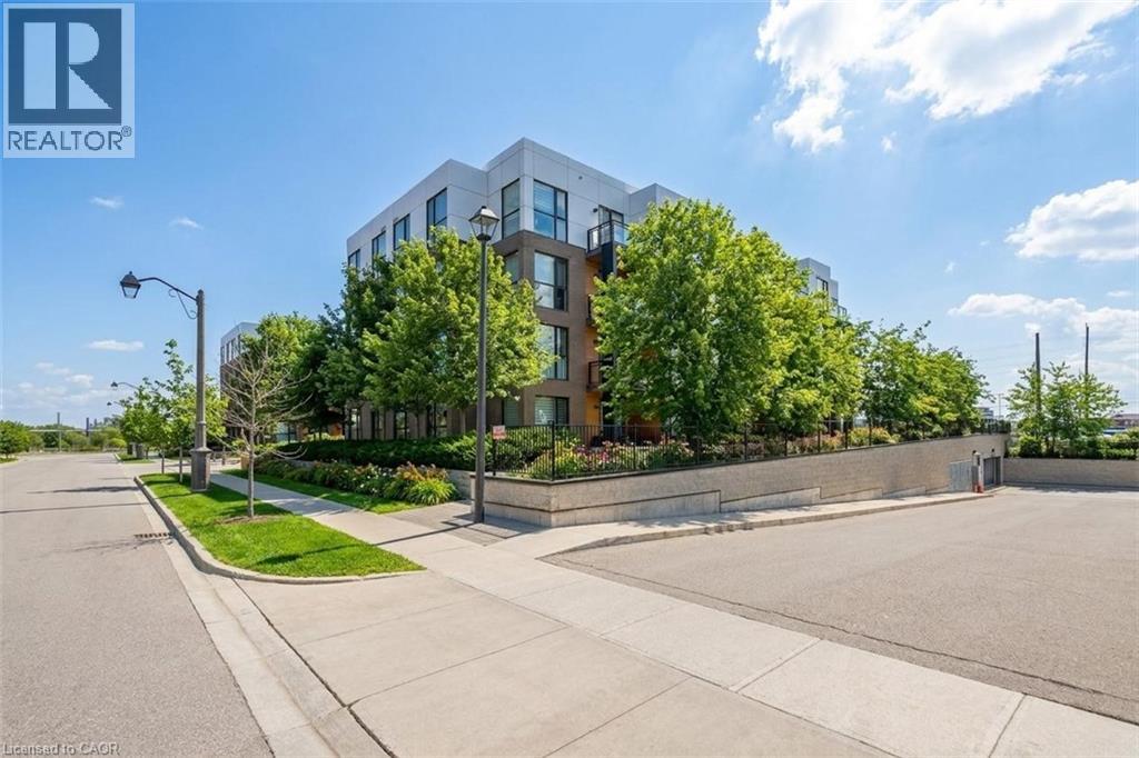 210 SABINA Drive Unit# 413, Oakville, Ontario, L6H0W6 — Photo 2