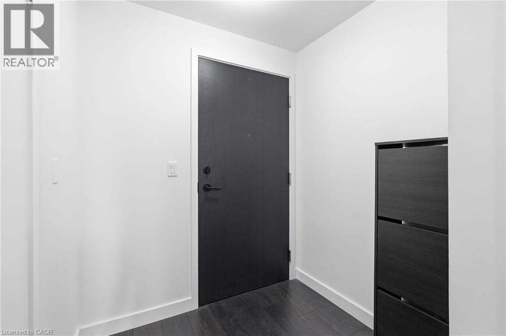 210 SABINA Drive Unit# 413, Oakville, Ontario, L6H0W6 — Photo 4
