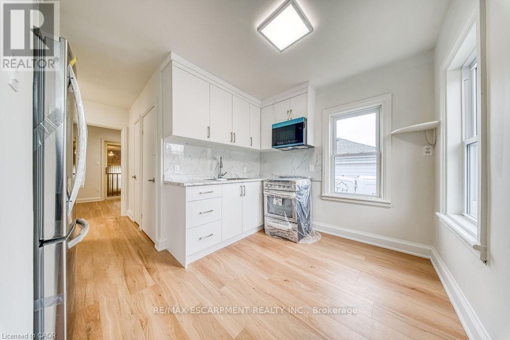 22 DAVID AVENUE, Hamilton (Hill Park), Ontario, L9A3V1 — Photo 2