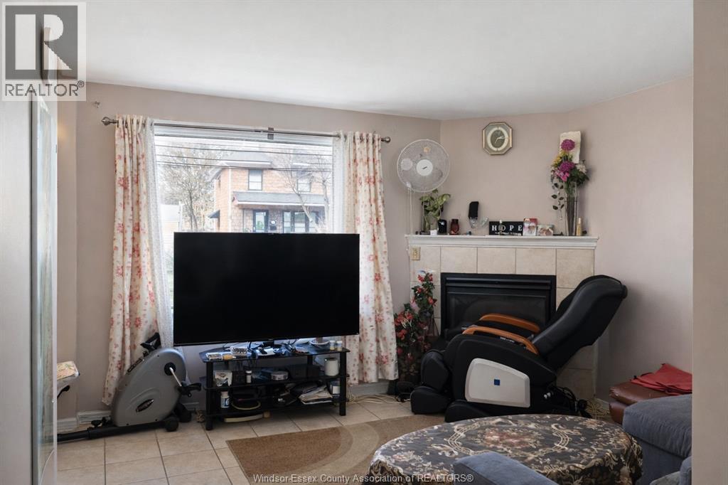 1475 MARTINDALE STREET, Windsor, Ontario, N9B1G4 — Photo 4