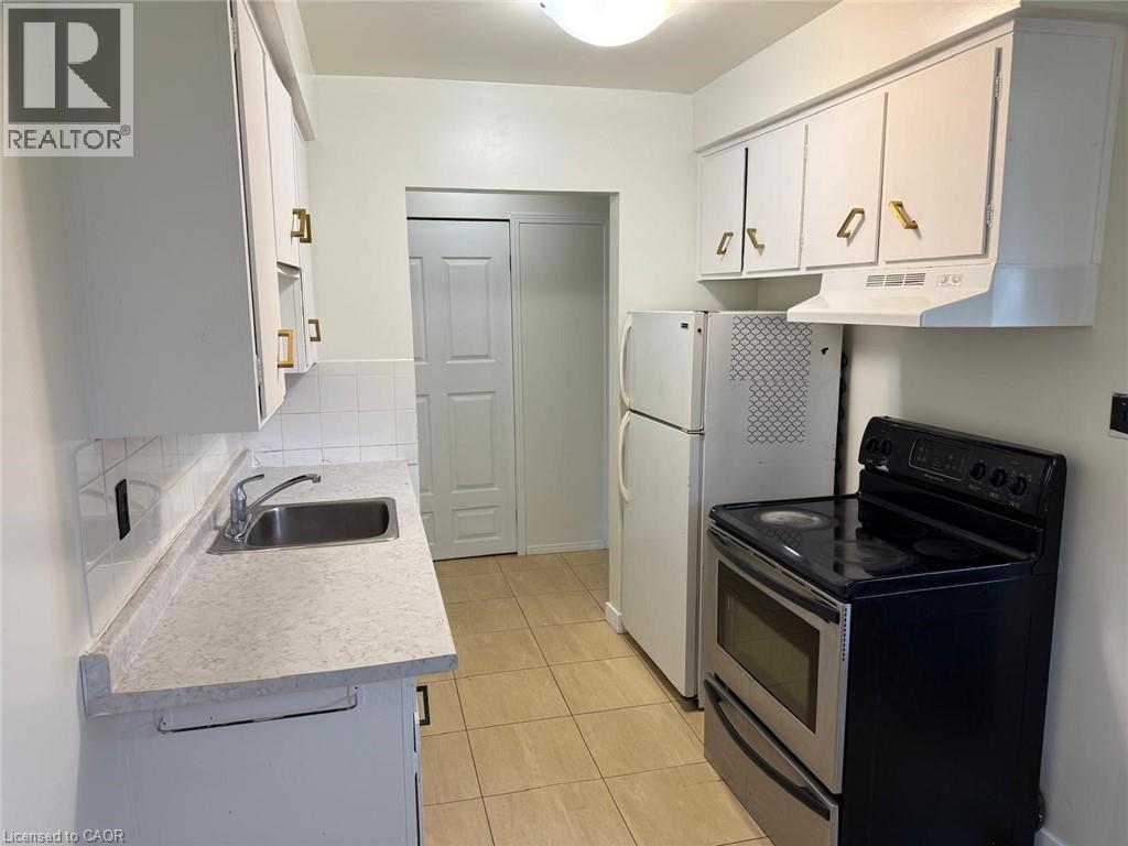 449 HAZEL Street Unit# 9, Waterloo, Ontario, N2L3P7 — Photo 5