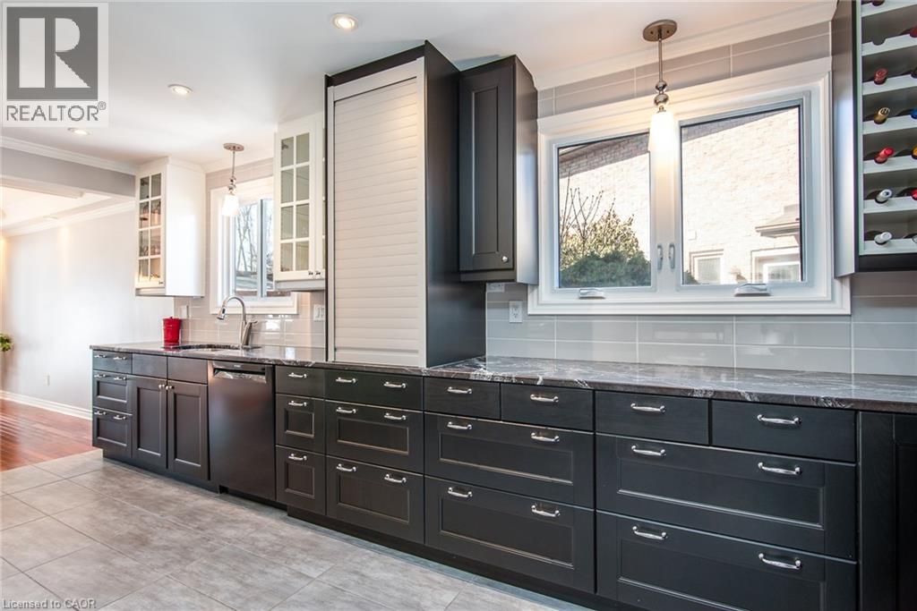 1146 CAMPBELL Court, Burlington, Ontario, L7S1Z7 — Photo 9