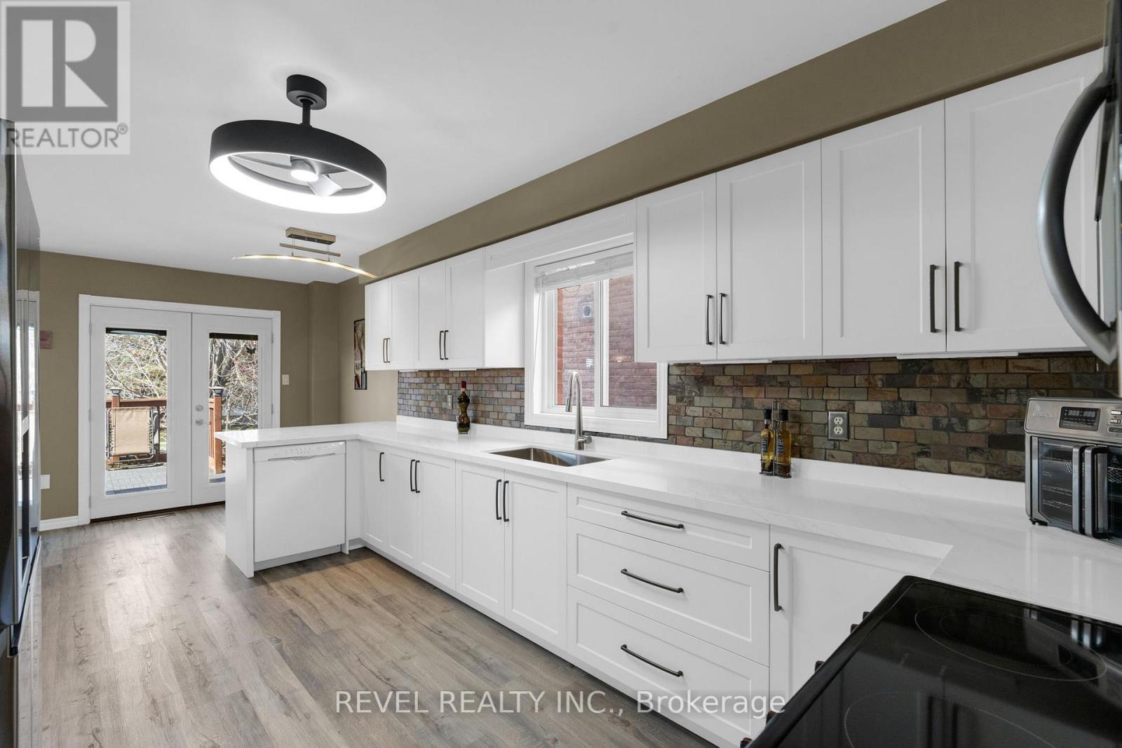 28 DUNNETT DRIVE, Barrie (Ardagh), Ontario, L4N0J7 — Photo 5