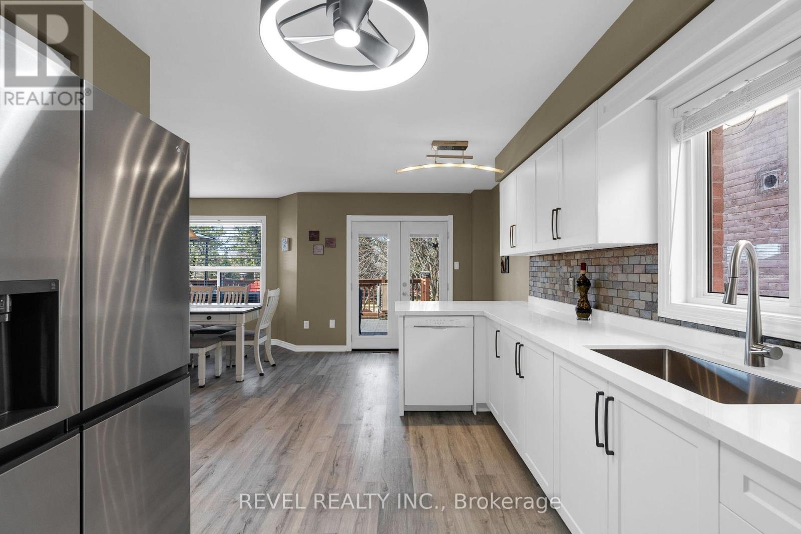 28 DUNNETT DRIVE, Barrie (Ardagh), Ontario, L4N0J7 — Photo 6