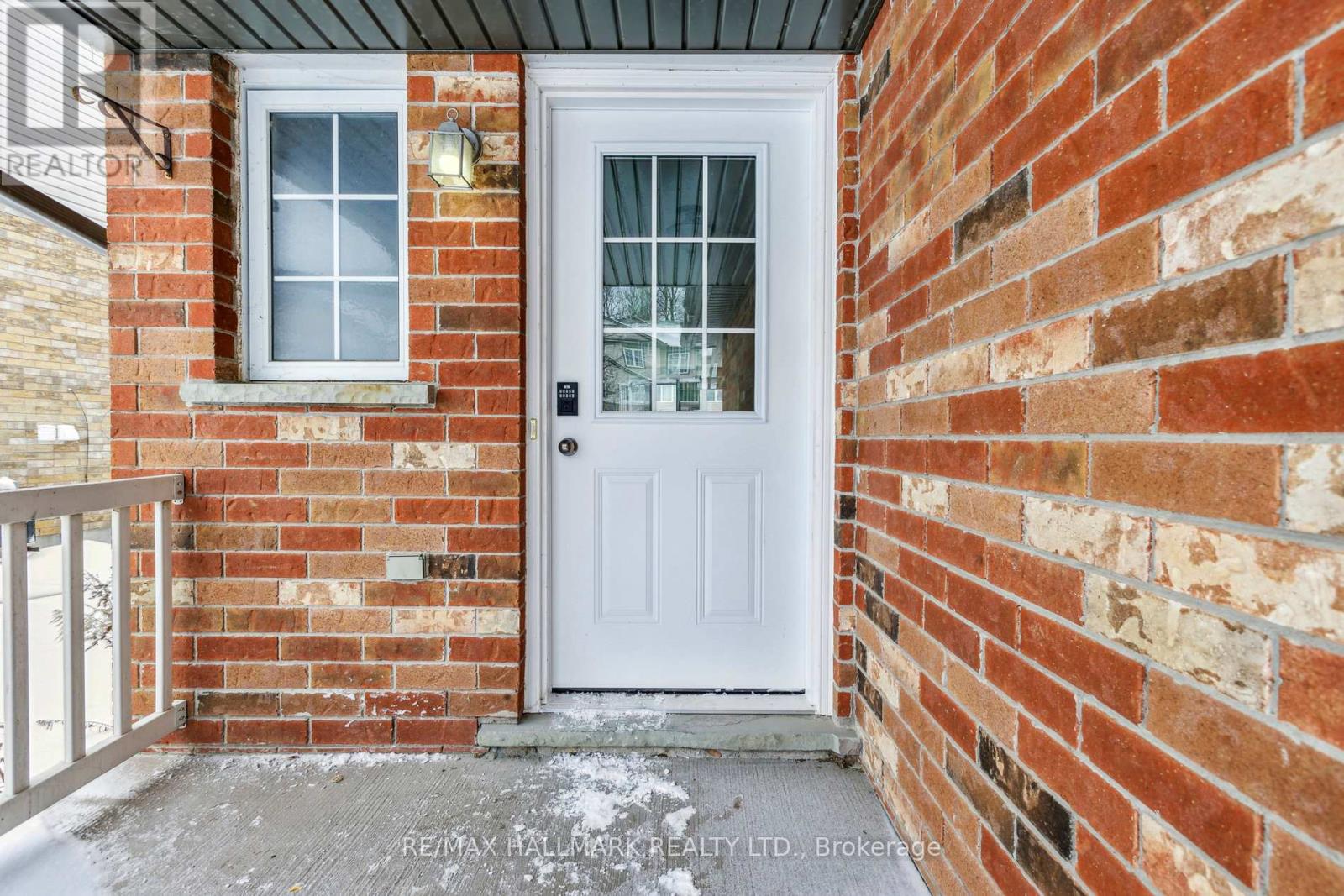 213 SNOWDROP CRESCENT, Kitchener, Ontario, N2E4C2 — Photo 3