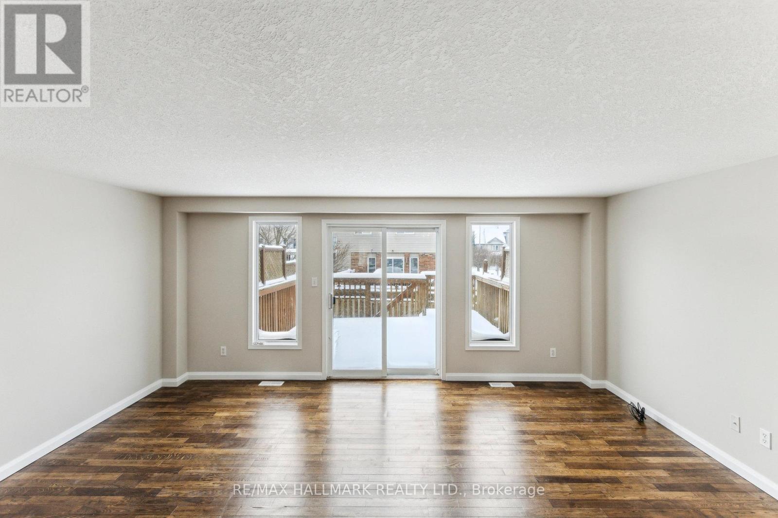 213 SNOWDROP CRESCENT, Kitchener, Ontario, N2E4C2 — Photo 6