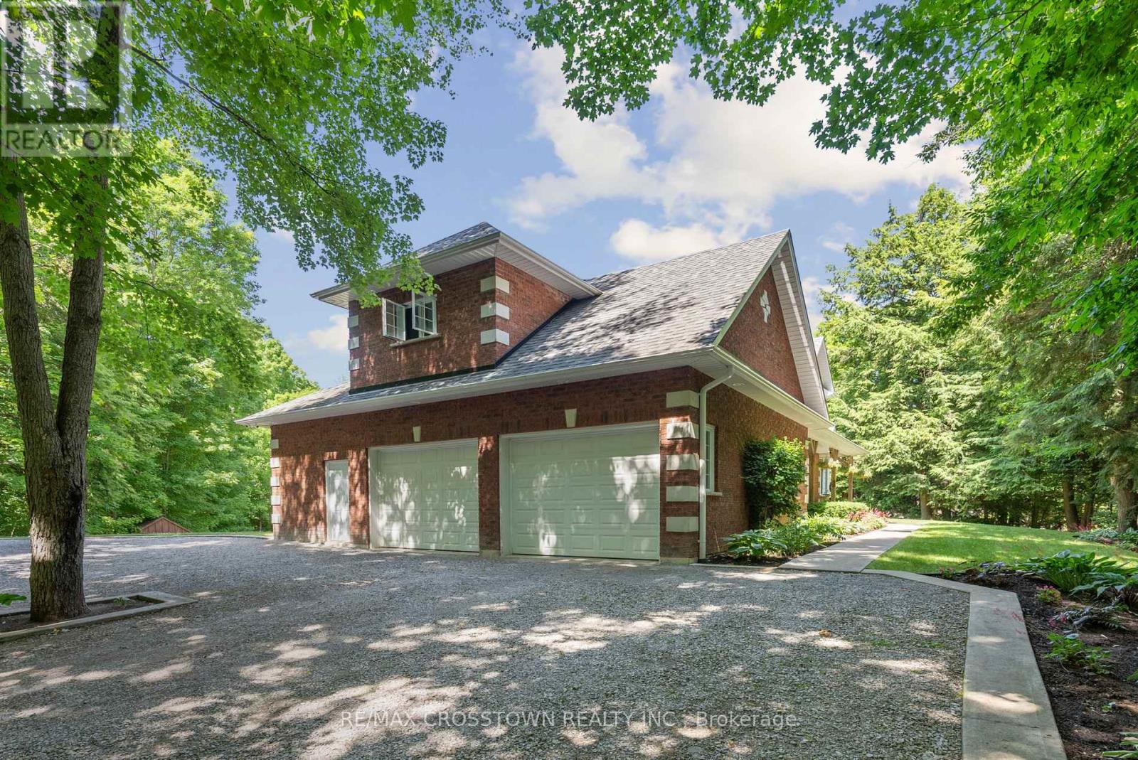 19 GILLESPIE TRAIL S, Essa, Ontario, L3W0V1 — Photo 3