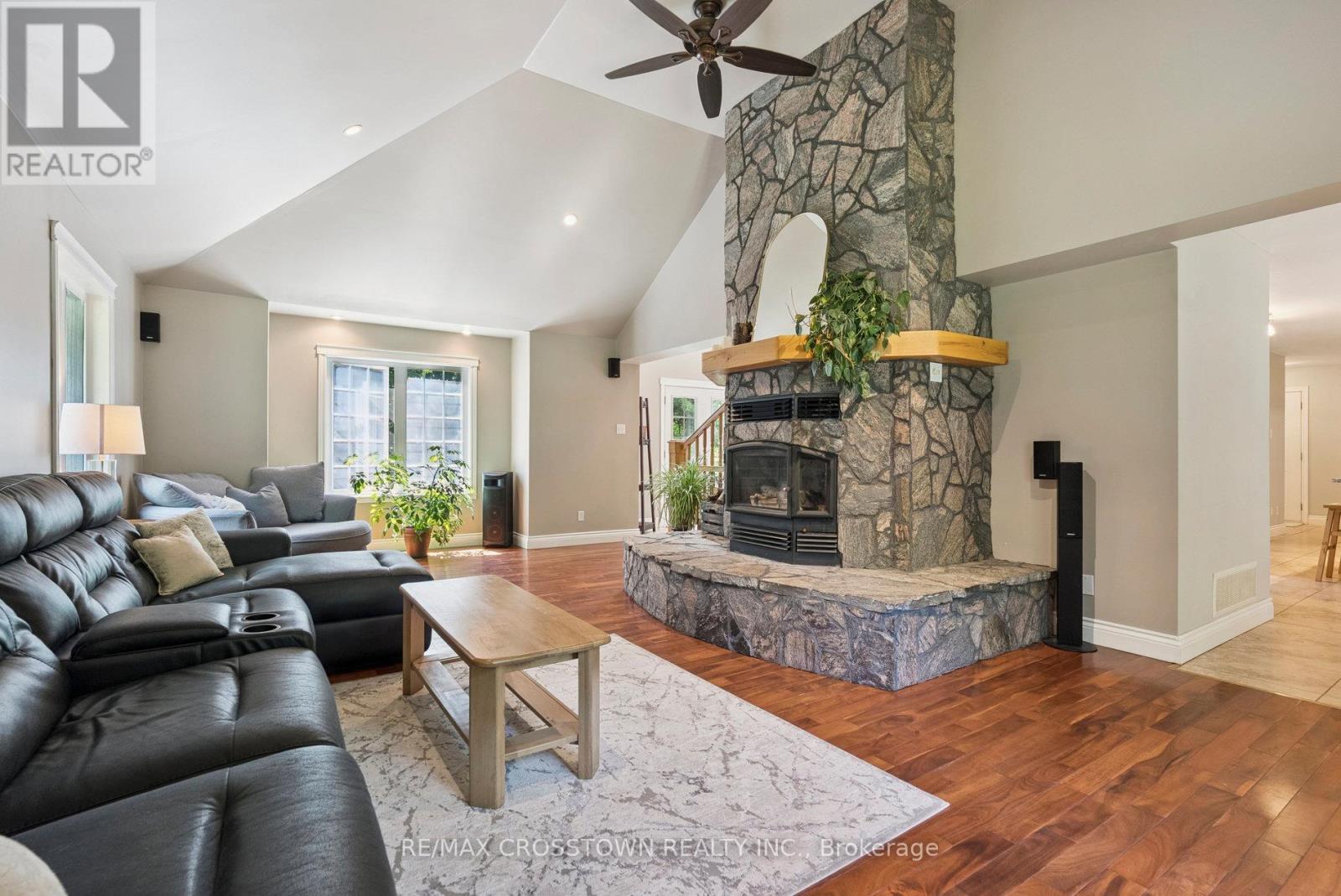 19 GILLESPIE TRAIL S, Essa, Ontario, L3W0V1 — Photo 9