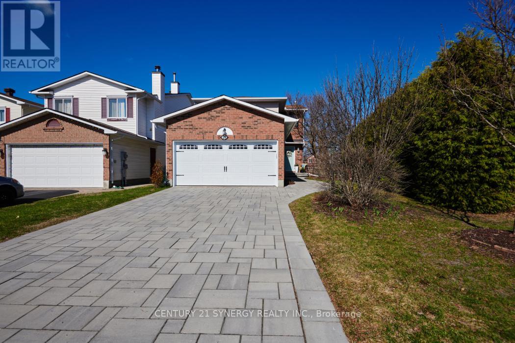 25 WATERTON CRESCENT, Ottawa, Ontario, K2M1Y8 — Photo 2