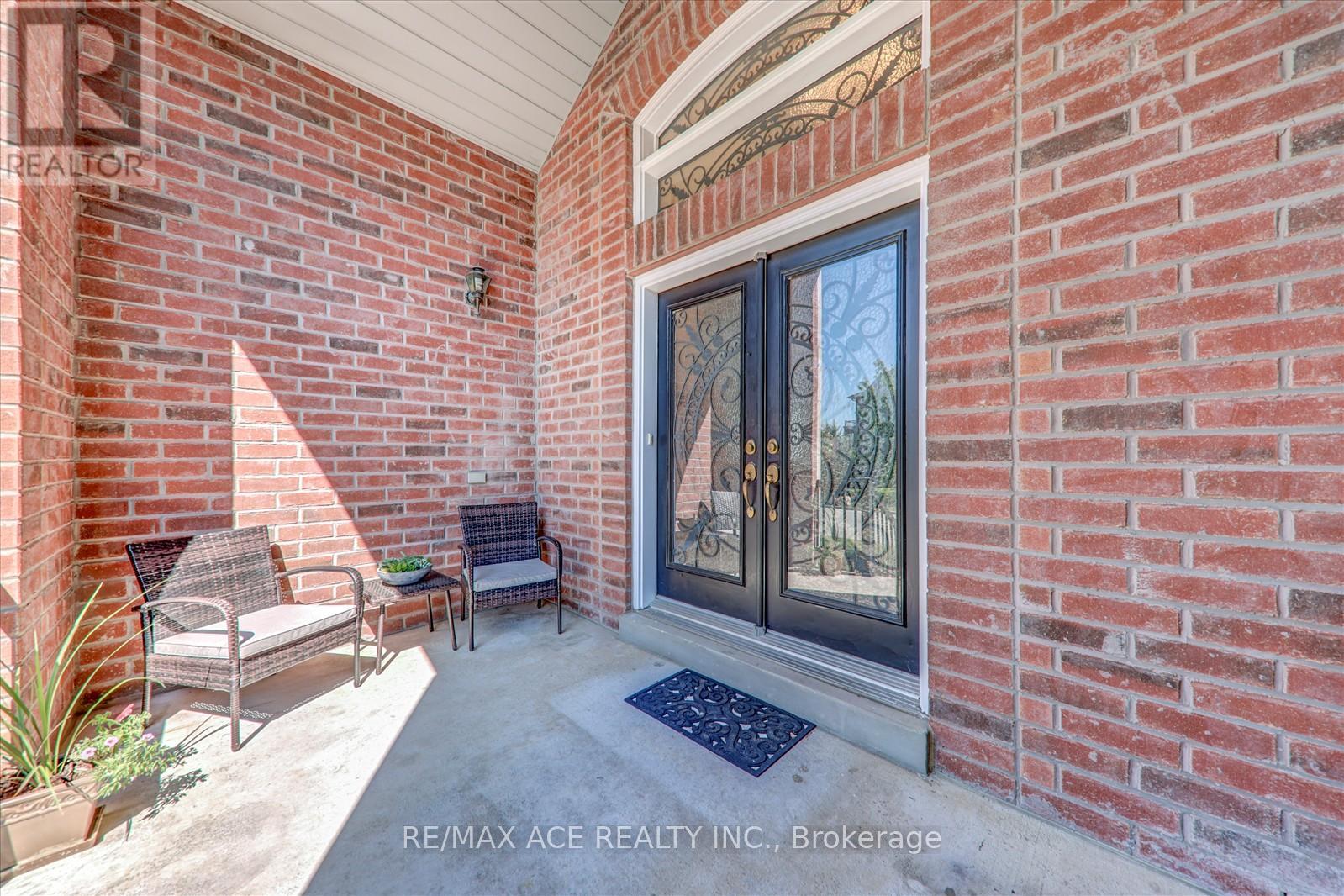 46 PUREBROOK CRESCENT, Brampton (Brampton East), Ontario, L6P2P5 — Photo 4