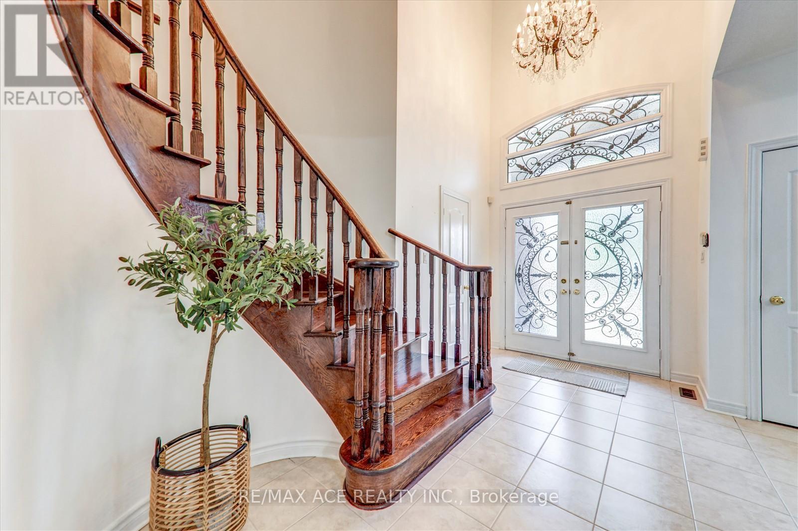 46 PUREBROOK CRESCENT, Brampton (Brampton East), Ontario, L6P2P5 — Photo 5