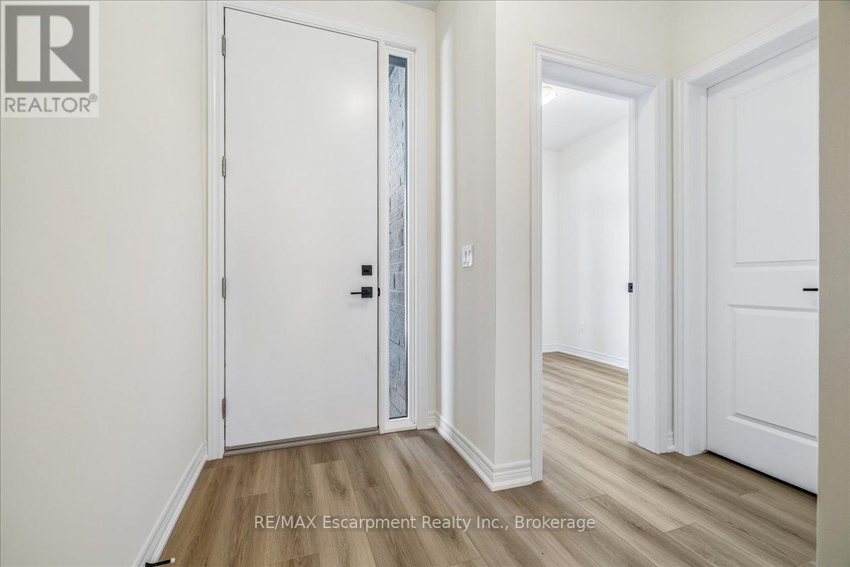 68 VALLEY TRAIL PLACE, Hamilton (Waterdown), Ontario, L8B2A2 — Photo 5