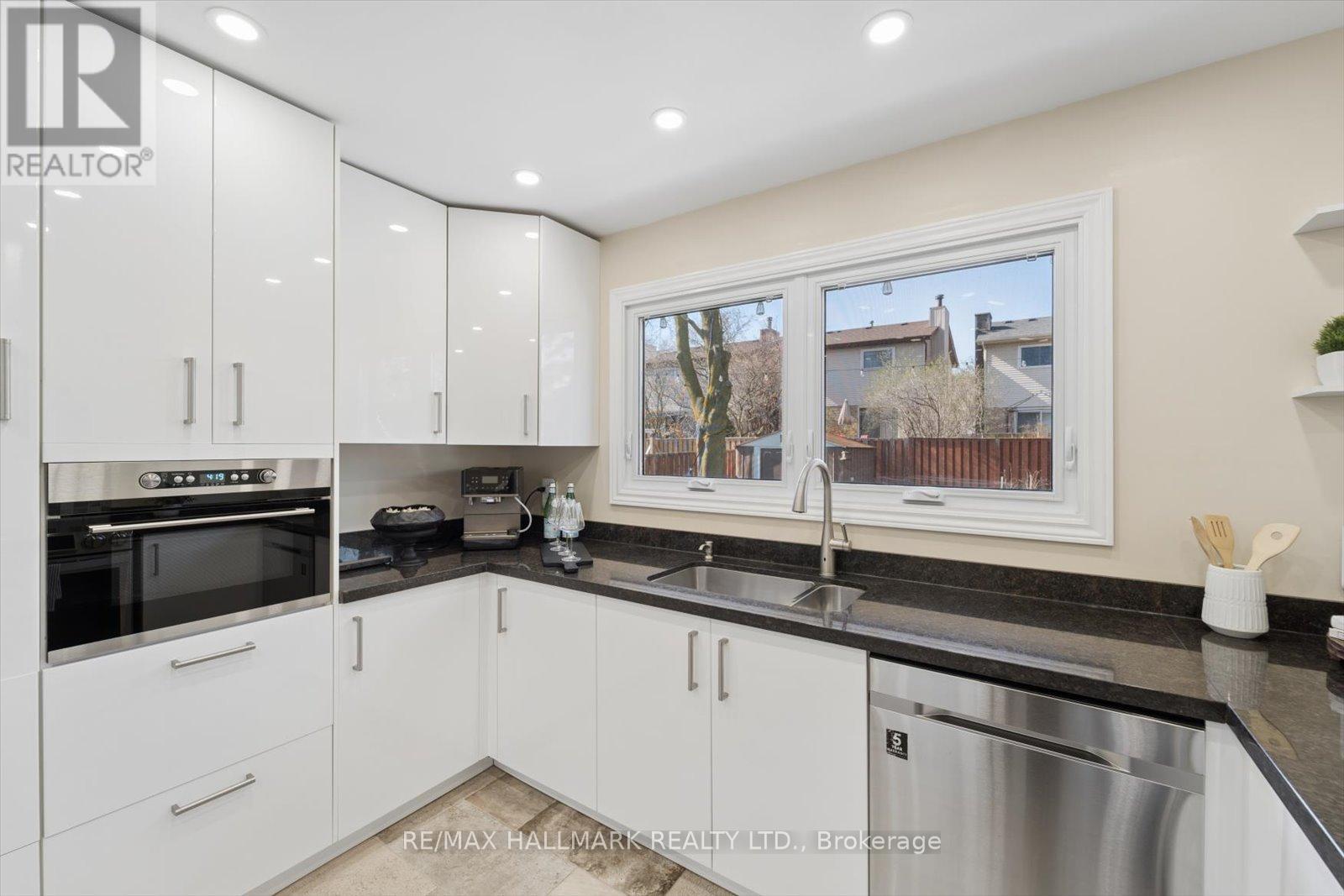 1156 GLOUCESTER SQUARE, Pickering (Liverpool), Ontario, L1V3P6 — Photo 13