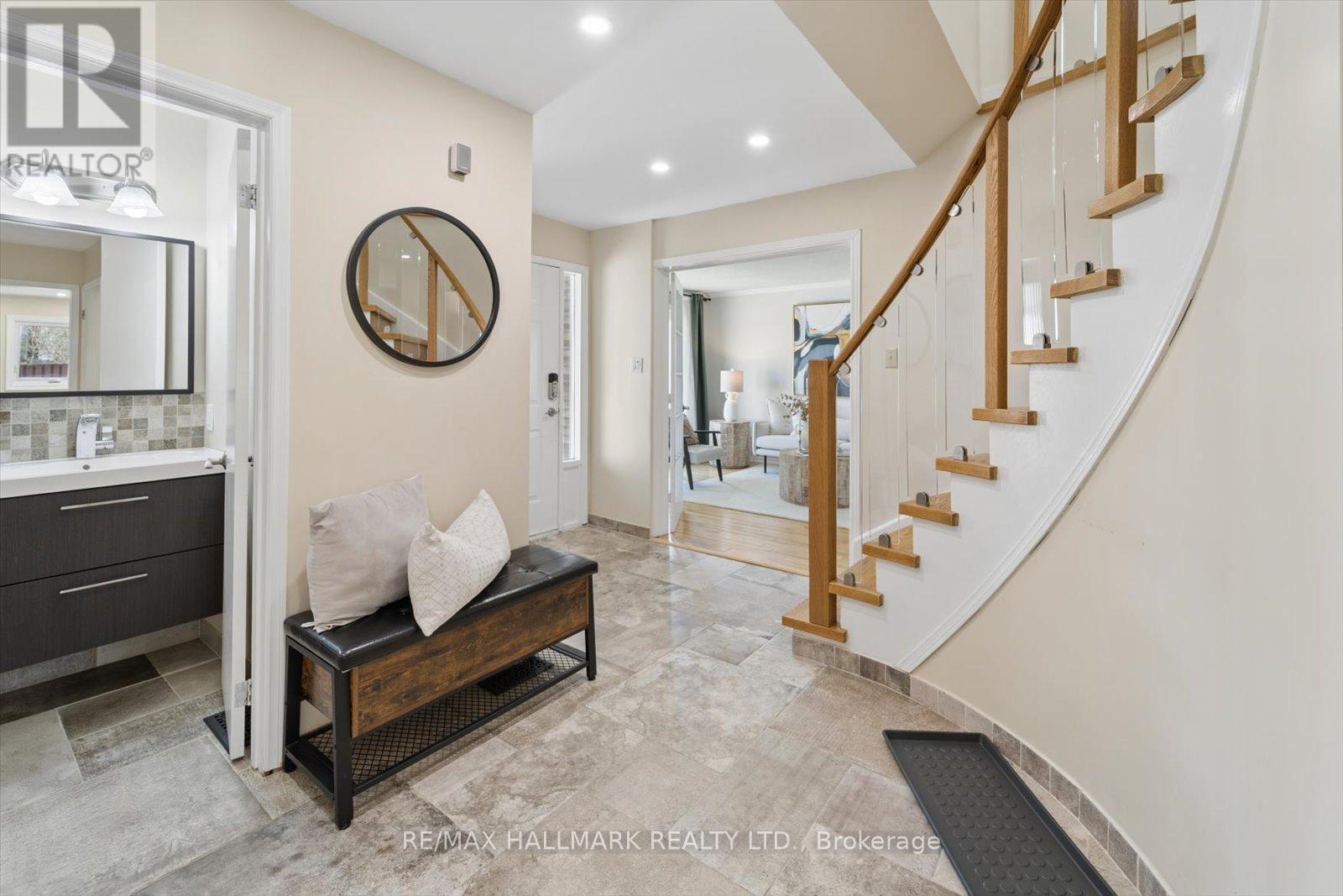 1156 GLOUCESTER SQUARE, Pickering (Liverpool), Ontario, L1V3P6 — Photo 4