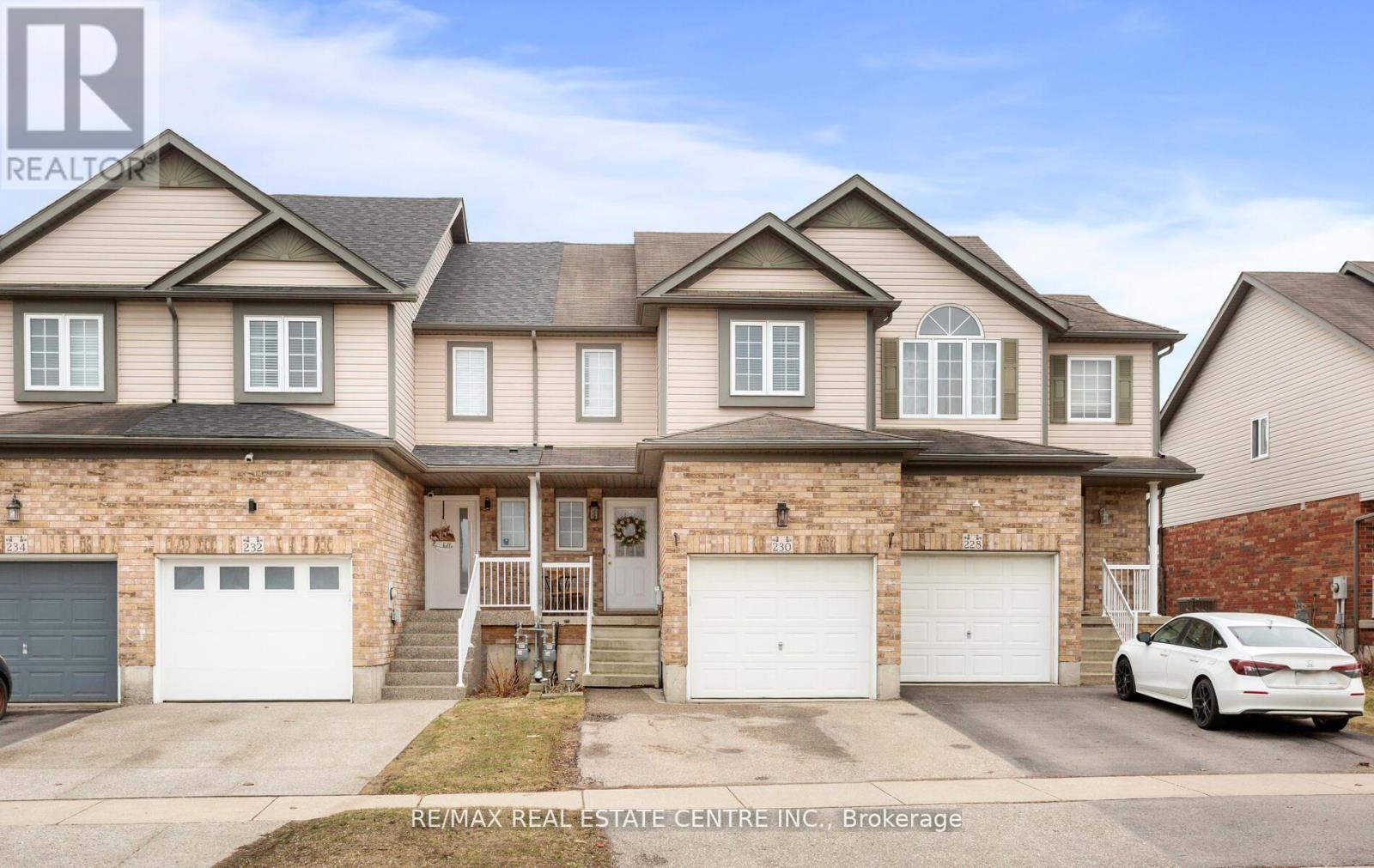 230 SOPHIA CRESCENT, Kitchener, Ontario, N2R1X8 — Photo 2