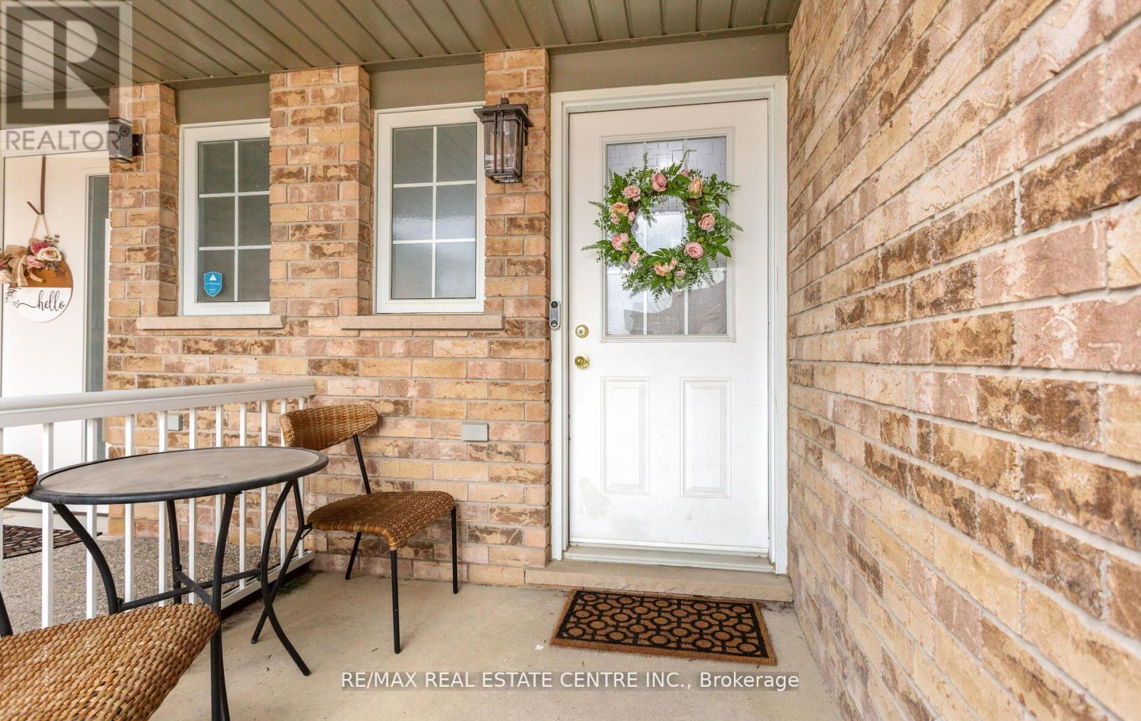 230 SOPHIA CRESCENT, Kitchener, Ontario, N2R1X8 — Photo 4