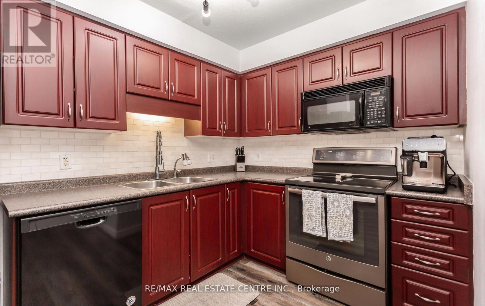 230 SOPHIA CRESCENT, Kitchener, Ontario, N2R1X8 — Photo 9