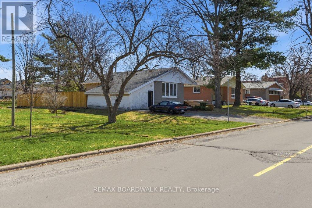 1279 ADIRONDACK DRIVE, Ottawa, Ontario, K2C2V7 — Photo 4