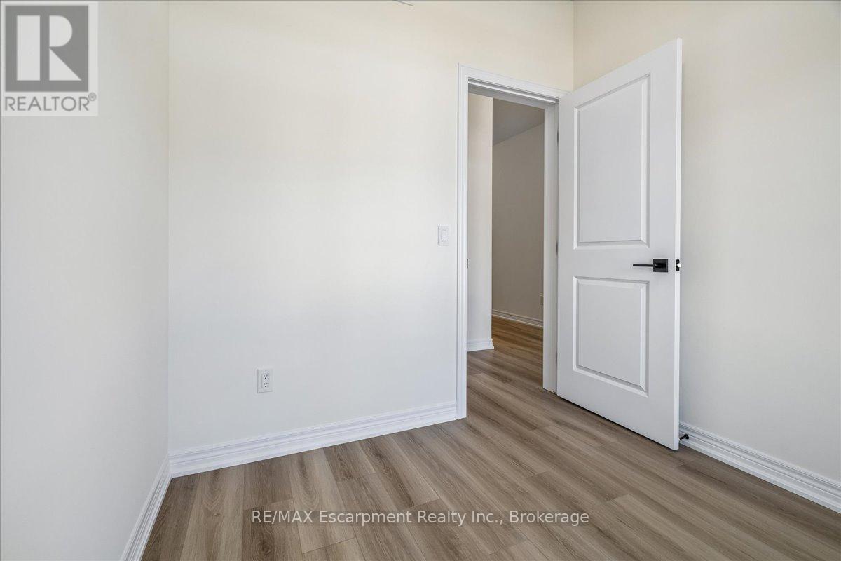 68 VALLEY TRAIL PLACE, Hamilton (Waterdown), Ontario, L8B2A2 — Photo 8