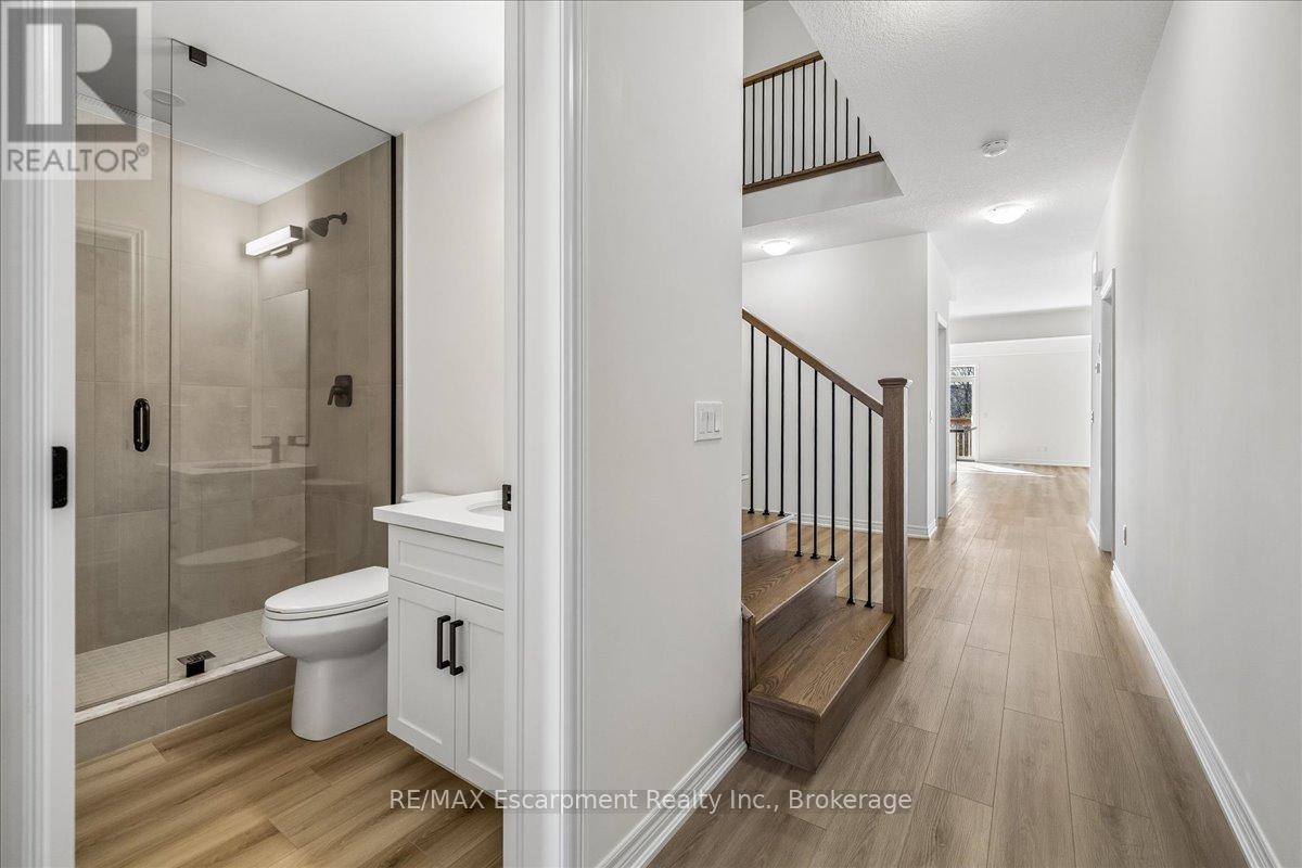 68 VALLEY TRAIL PLACE, Hamilton (Waterdown), Ontario, L8B2A2 — Photo 9