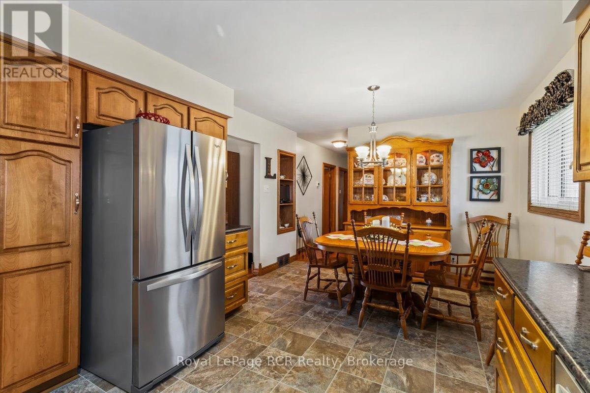 576 17TH AVENUE, Hanover, Ontario, N4N3A9 — Photo 11