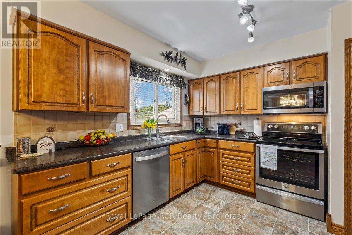 576 17TH AVENUE, Hanover, Ontario, N4N3A9 — Photo 12