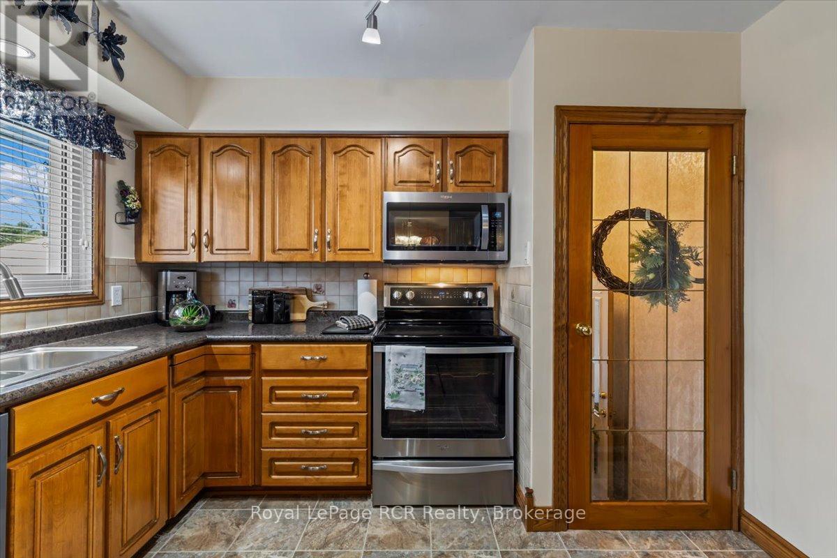 576 17TH AVENUE, Hanover, Ontario, N4N3A9 — Photo 13