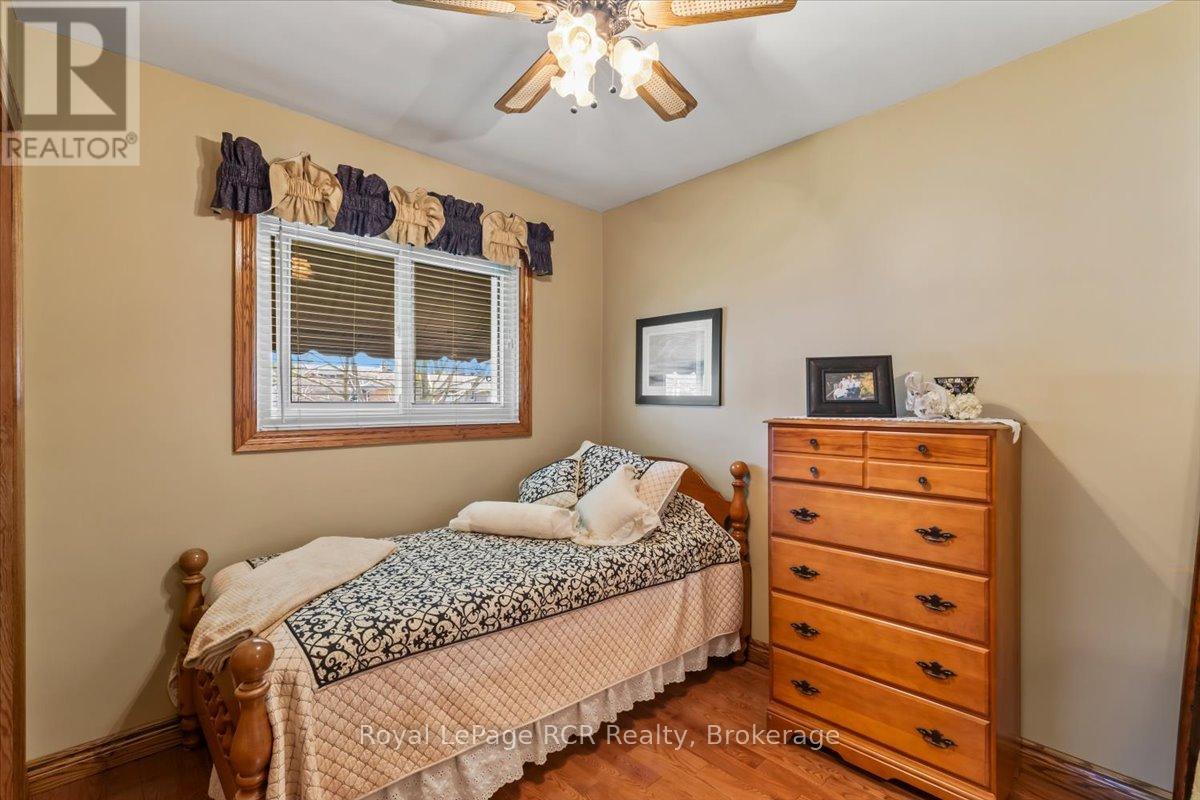 576 17TH AVENUE, Hanover, Ontario, N4N3A9 — Photo 14