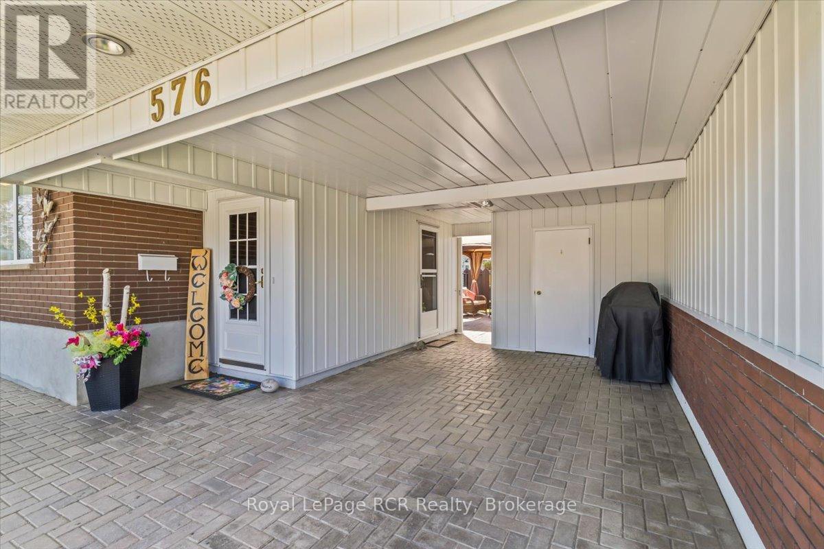 576 17TH AVENUE, Hanover, Ontario, N4N3A9 — Photo 4