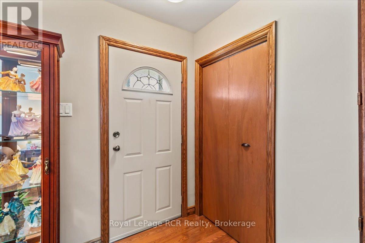 576 17TH AVENUE, Hanover, Ontario, N4N3A9 — Photo 5