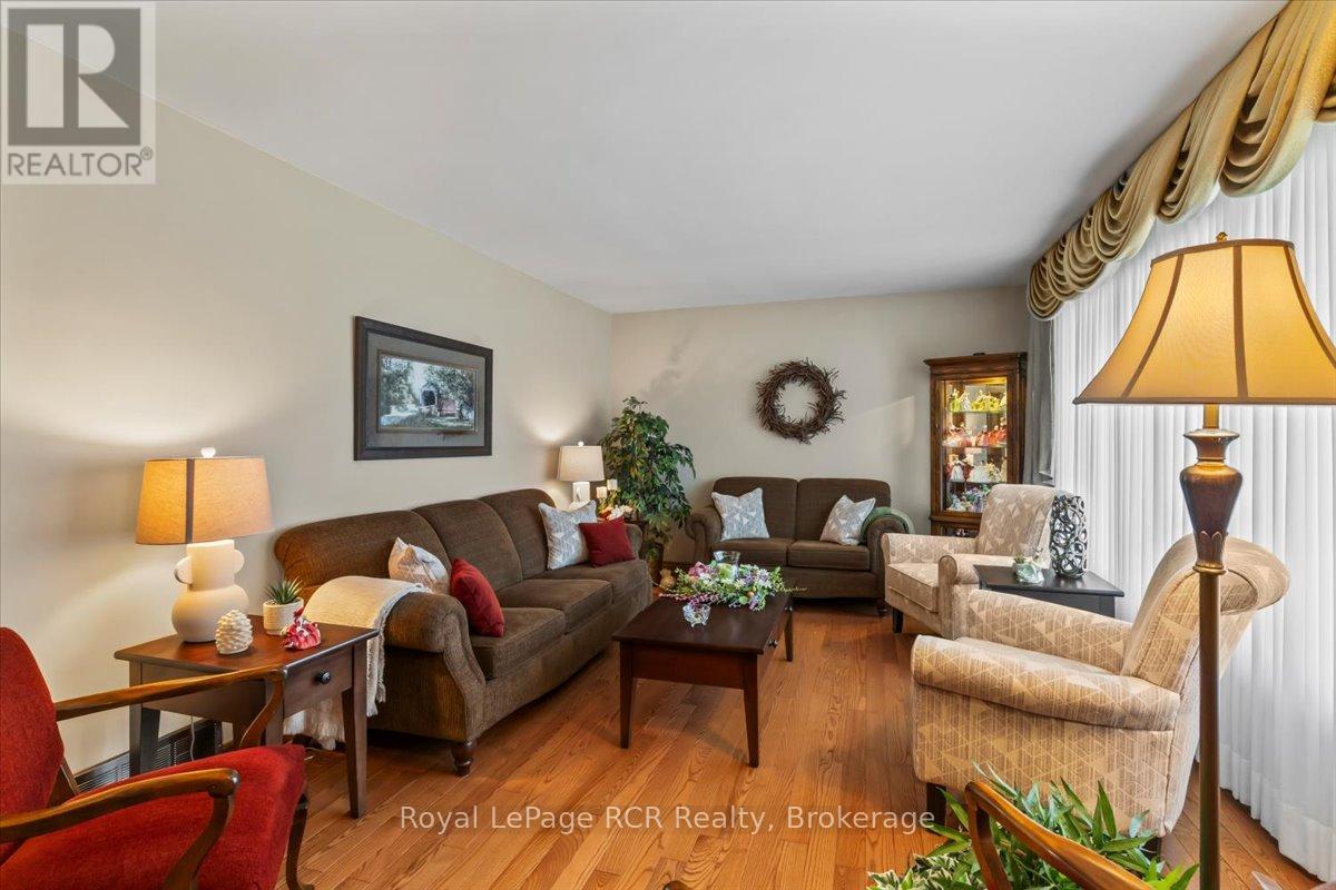 576 17TH AVENUE, Hanover, Ontario, N4N3A9 — Photo 7