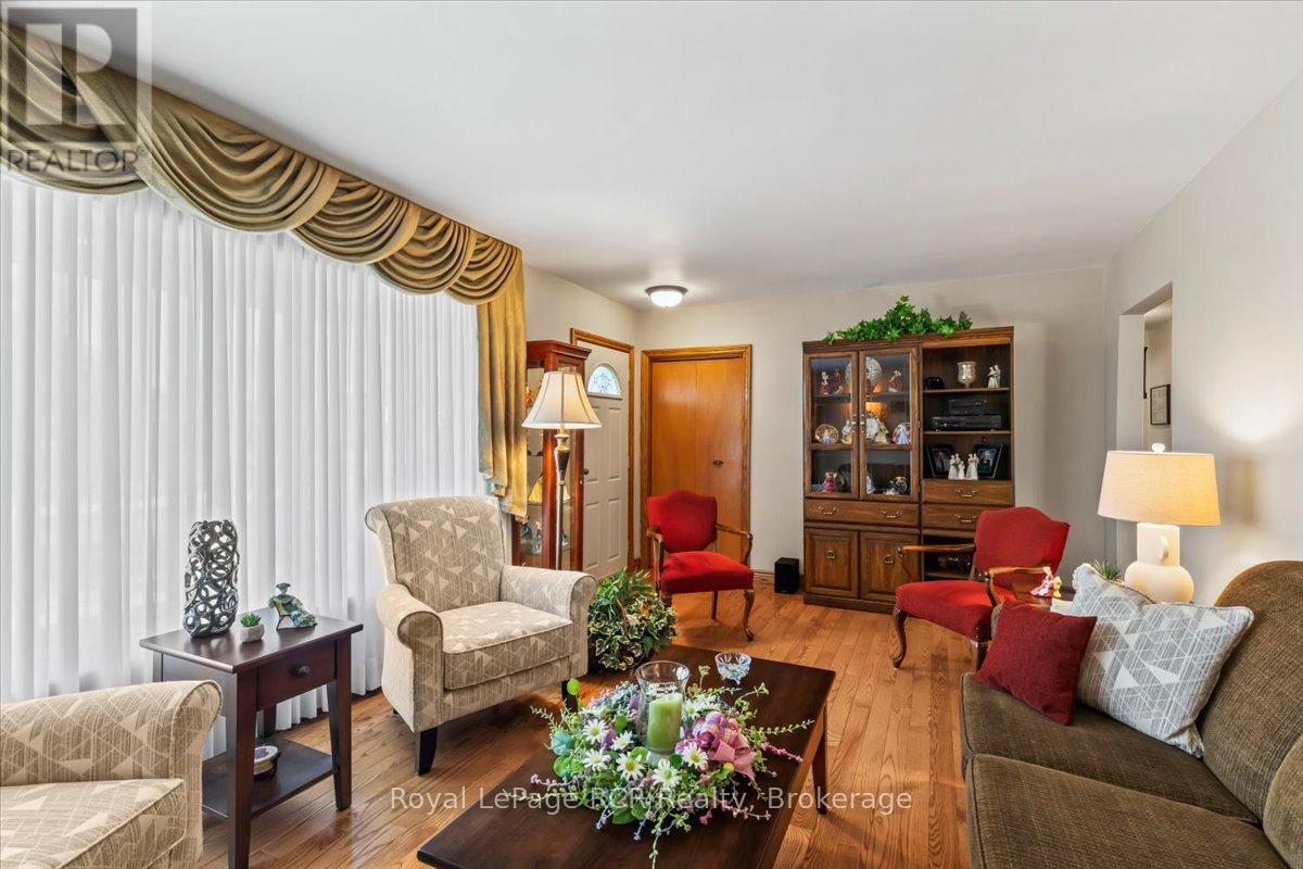 576 17TH AVENUE, Hanover, Ontario, N4N3A9 — Photo 8