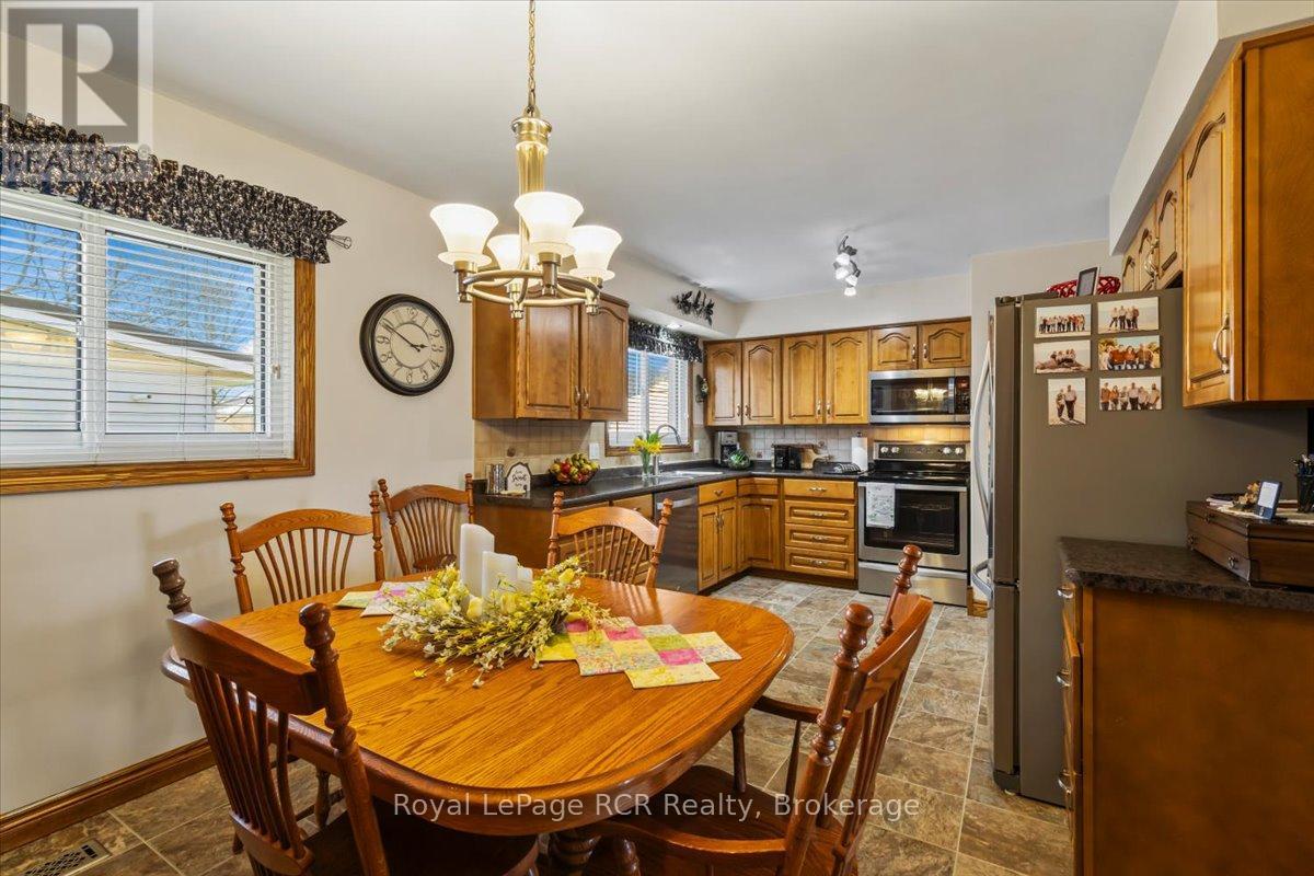 576 17TH AVENUE, Hanover, Ontario, N4N3A9 — Photo 9