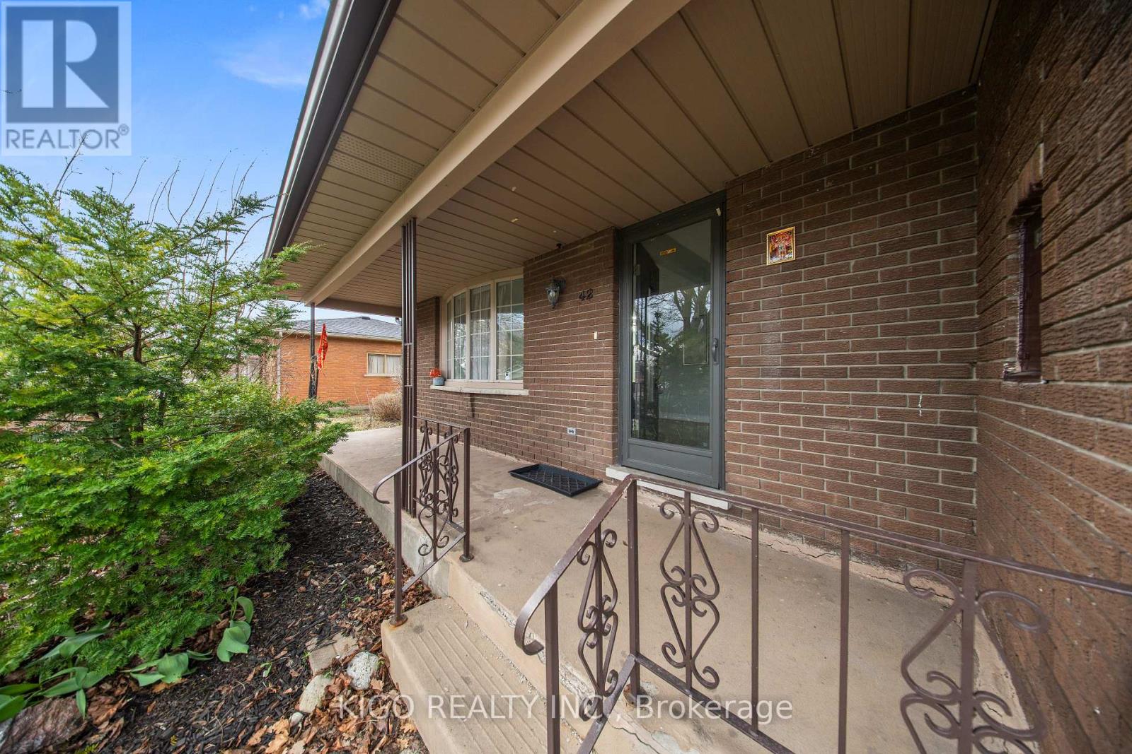 42 TUPPER CRESCENT, Kitchener, Ontario, N2B2X9 — Photo 4