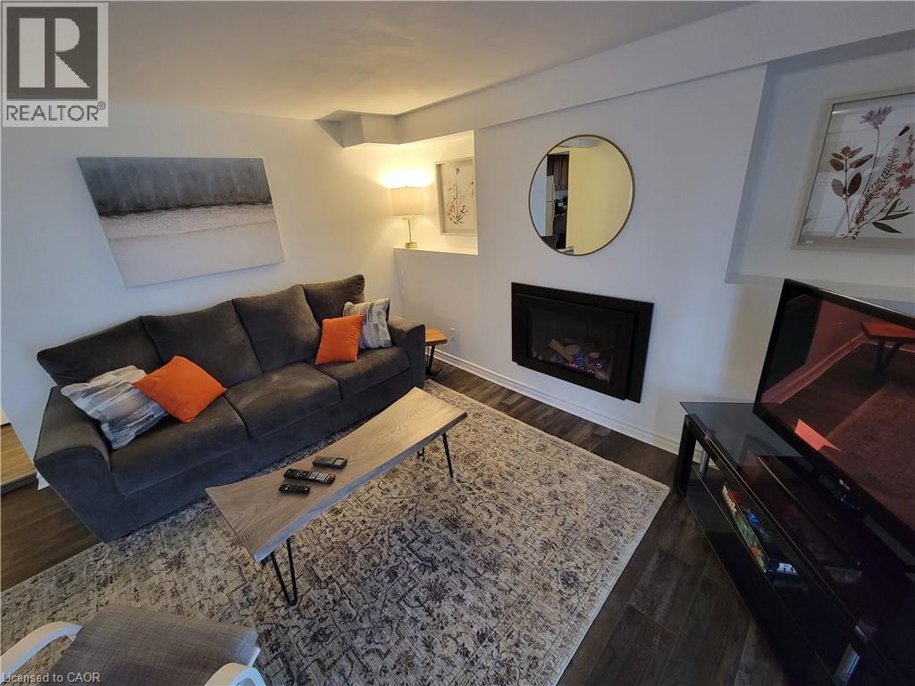 290 N FAIRWAY Road N Unit# B, Kitchener, Ontario, N2A2P2 — Photo 3