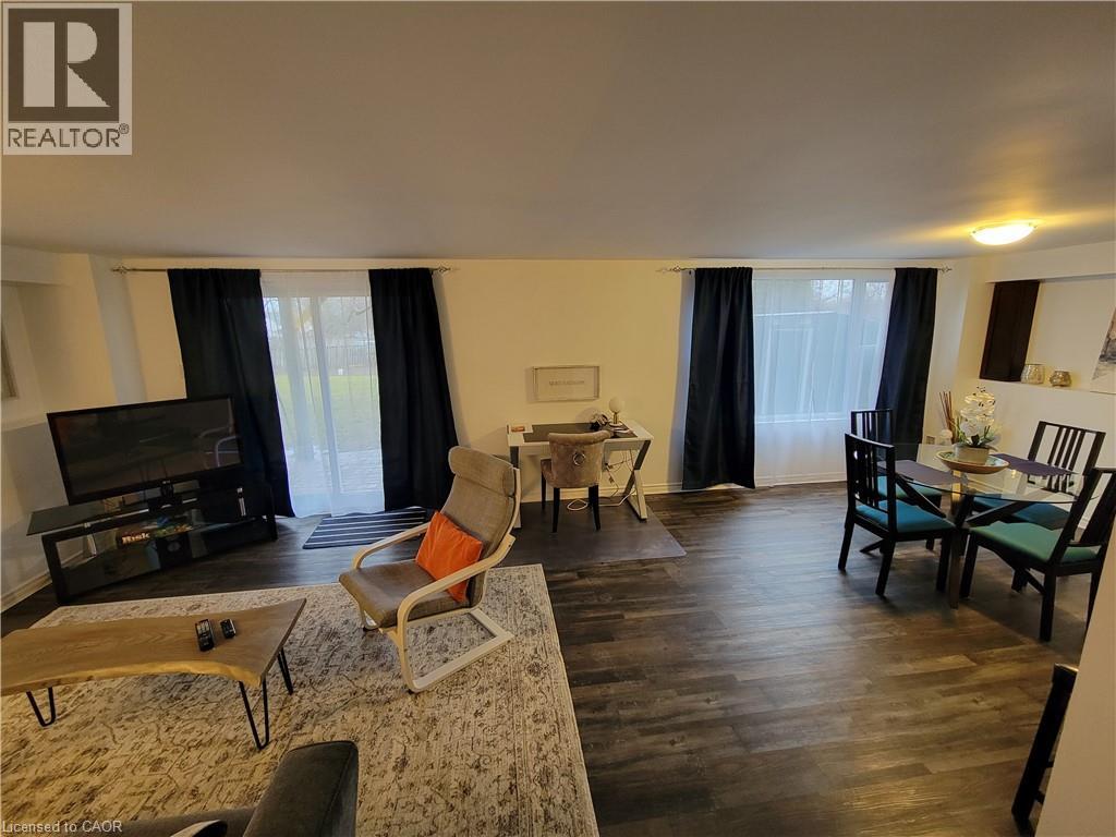 290 N FAIRWAY Road N Unit# B, Kitchener, Ontario, N2A2P2 — Photo 4