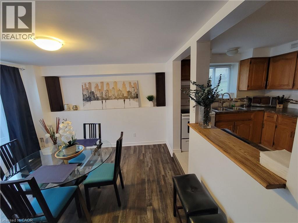 290 N FAIRWAY Road N Unit# B, Kitchener, Ontario, N2A2P2 — Photo 5