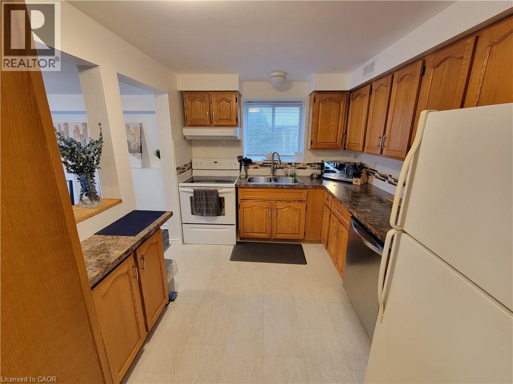 290 N FAIRWAY Road N Unit# B, Kitchener, Ontario, N2A2P2 — Photo 8