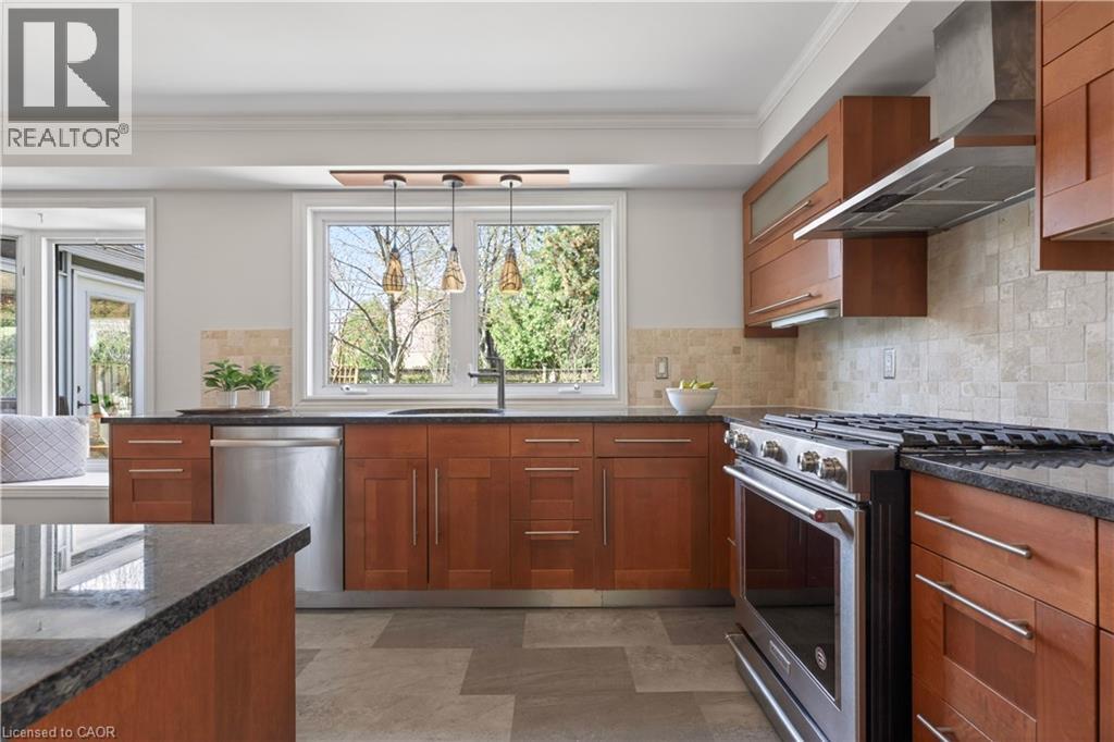 2391 ARNOLD Crescent, Burlington, Ontario, L7F4J2 — Photo 13