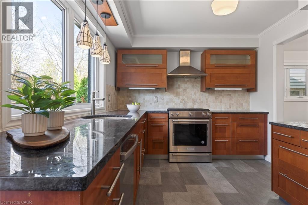 2391 ARNOLD Crescent, Burlington, Ontario, L7F4J2 — Photo 14