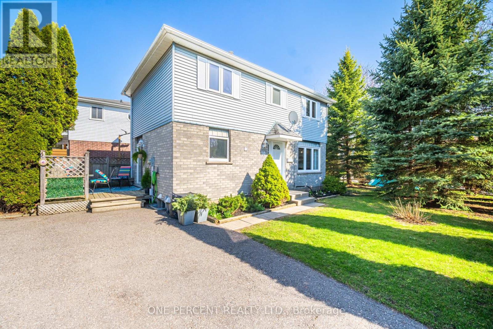 10 RISTAU CRESCENT, Kitchener, Ontario, N2E3A8 — Photo 2