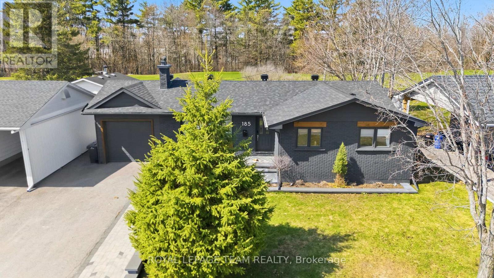 185 LACROIX AVENUE, Ottawa, Ontario, K1E1K2 — Photo 2