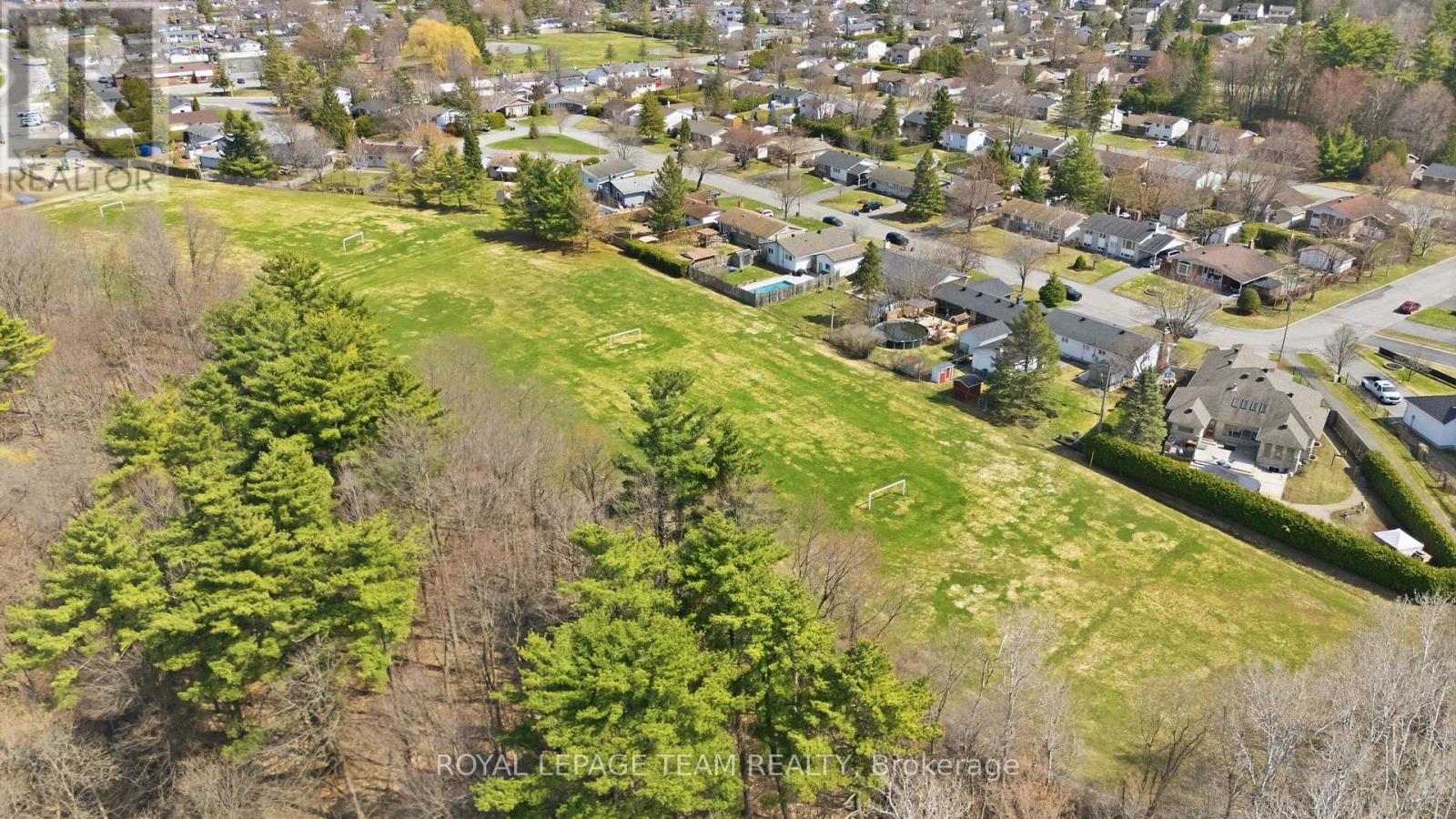 185 LACROIX AVENUE, Ottawa, Ontario, K1E1K2 — Photo 5