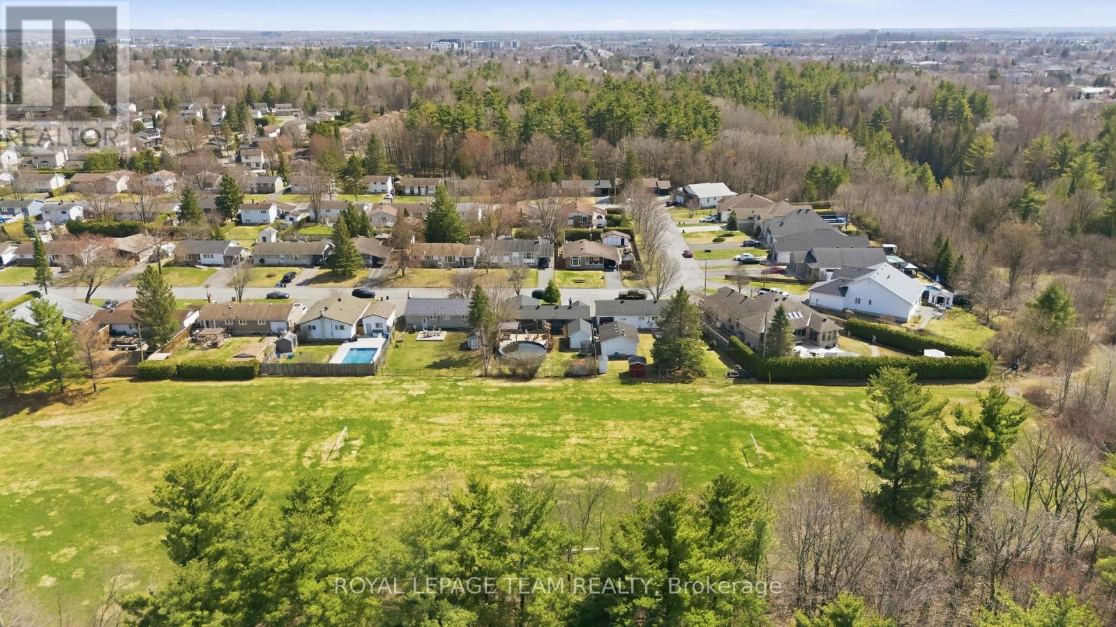 185 LACROIX AVENUE, Ottawa, Ontario, K1E1K2 — Photo 6