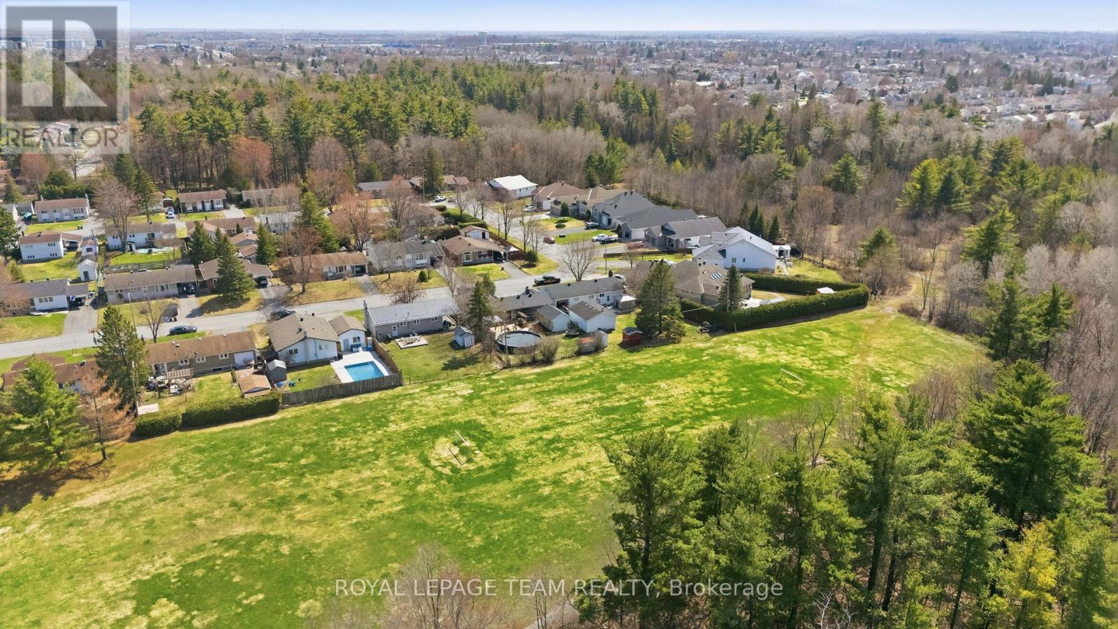 185 LACROIX AVENUE, Ottawa, Ontario, K1E1K2 — Photo 7