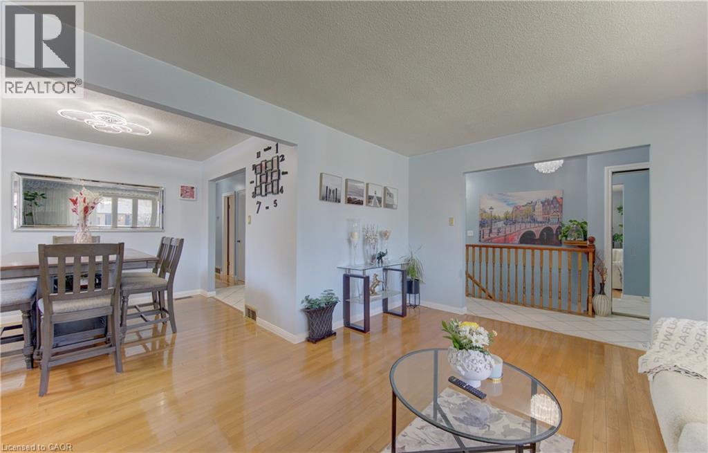 170 MARTINGLEN Crescent, Kitchener, Ontario, N2E2A2 — Photo 10