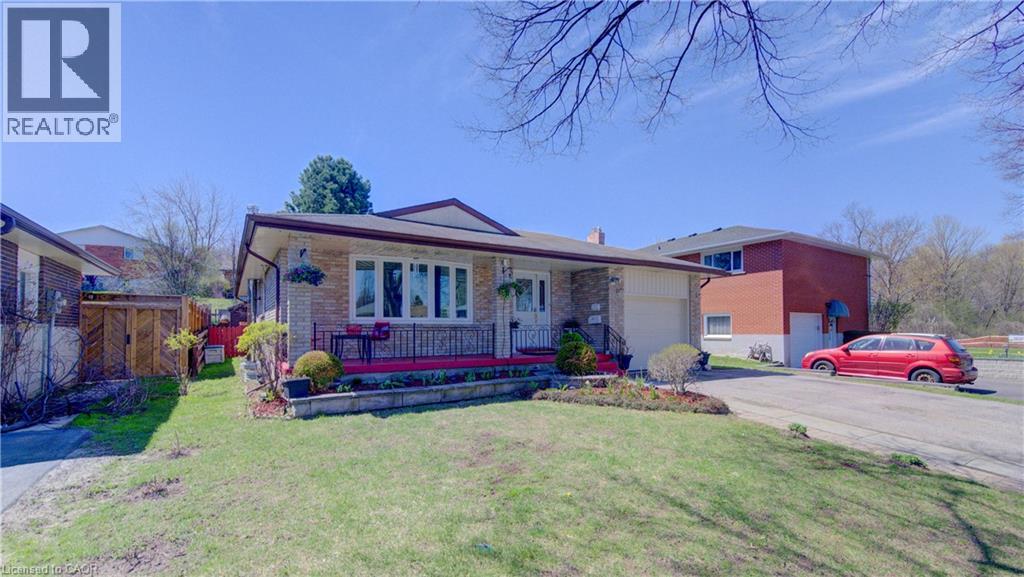 170 MARTINGLEN Crescent, Kitchener, Ontario, N2E2A2 — Photo 3