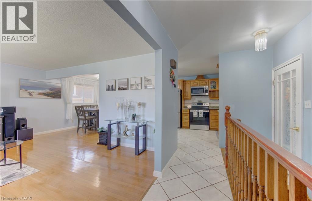 170 MARTINGLEN Crescent, Kitchener, Ontario, N2E2A2 — Photo 7