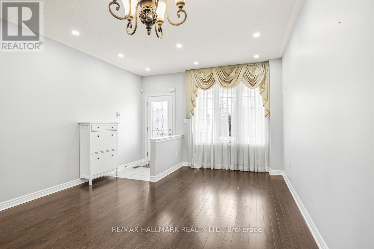 33 TOMABROOK CRESCENT, Brampton (Sandringham-Wellington), Ontario, L6R0V2 — Photo 2