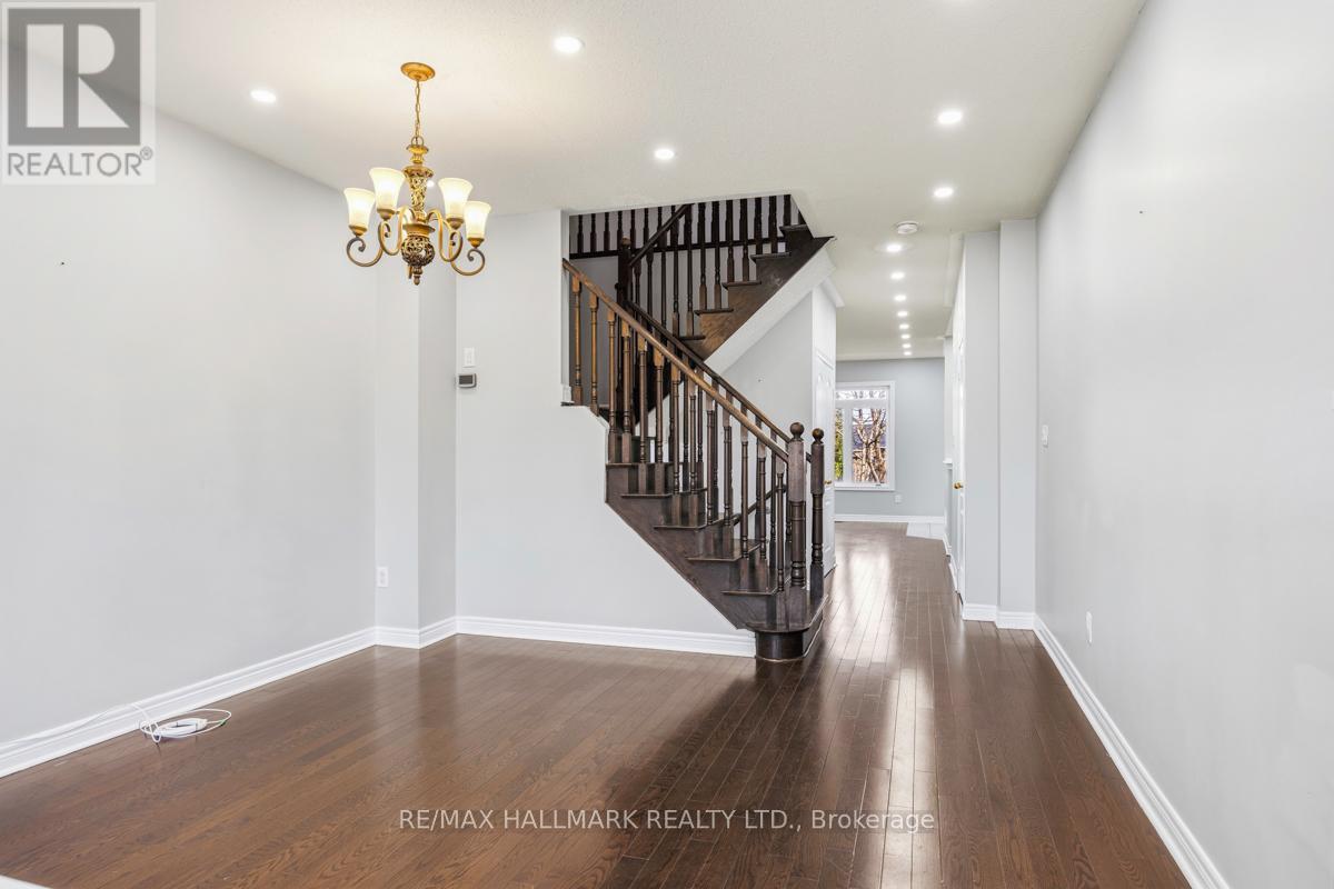 33 TOMABROOK CRESCENT, Brampton (Sandringham-Wellington), Ontario, L6R0V2 — Photo 3